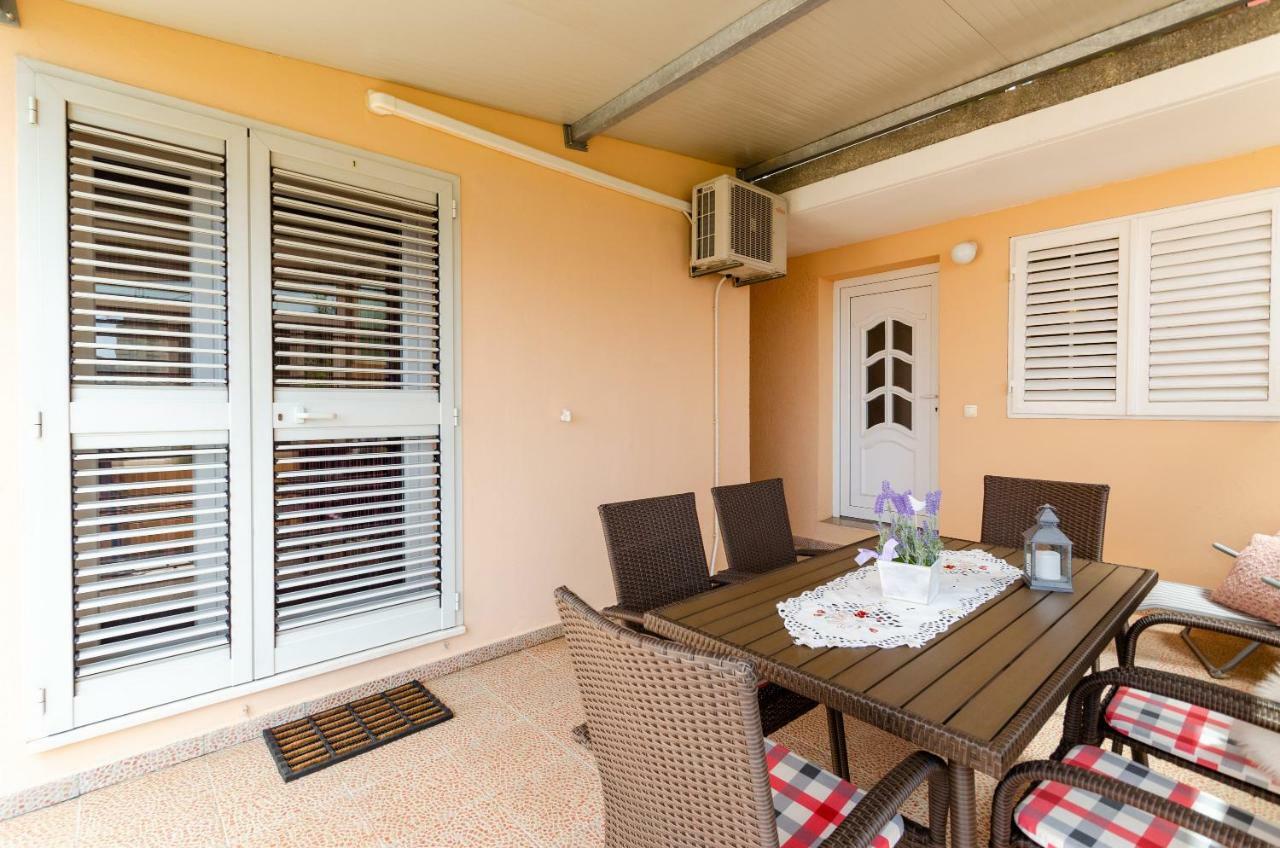 Apartments Daniela Zavalatica Ngoại thất bức ảnh